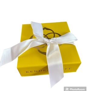 Kendra Scott Gift Box with Satin Bow and Pouch Bundle - HOST PICK